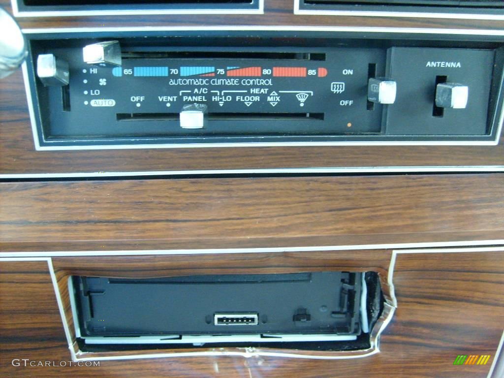 1988 Town Car Limousine - Black / Medium Gray photo #24