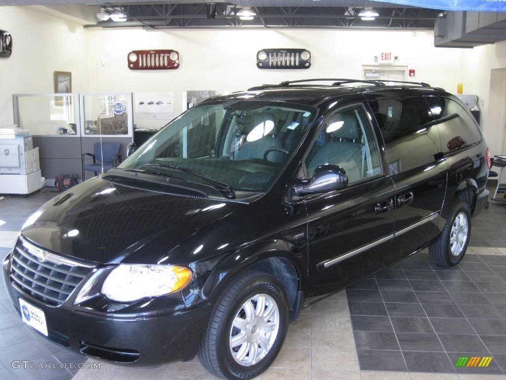 2007 Town & Country Touring - Brilliant Black Crystal Pearl / Medium Slate Gray photo #1
