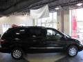 2007 Brilliant Black Crystal Pearl Chrysler Town & Country Touring  photo #11