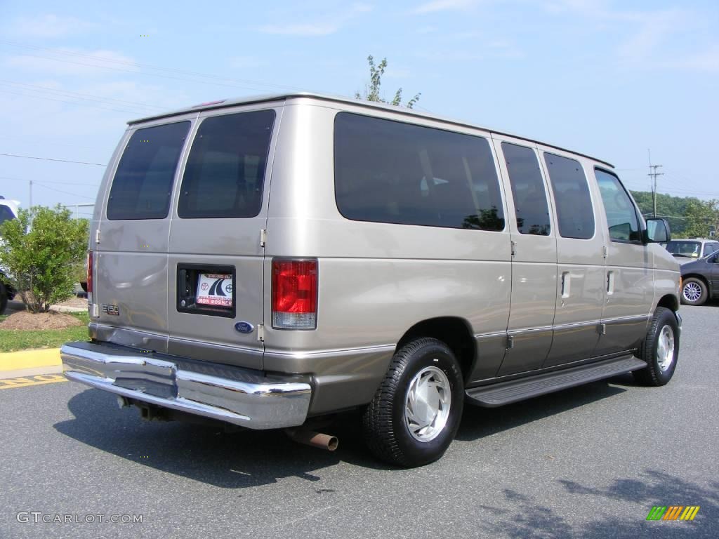 2002 E Series Van E150 XLT Passenger - Light Parchment Gold Metallic / Medium Parchment photo #3