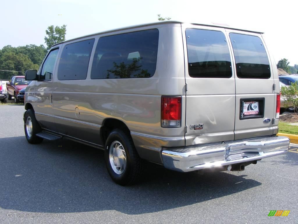 2002 E Series Van E150 XLT Passenger - Light Parchment Gold Metallic / Medium Parchment photo #4