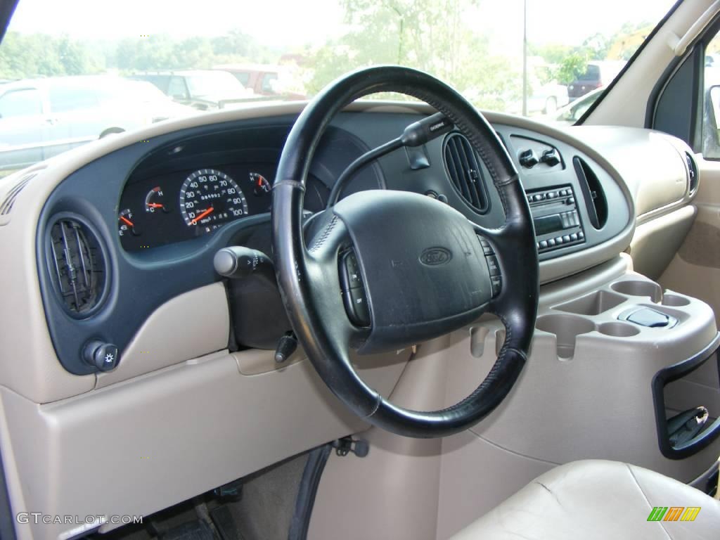 2002 E Series Van E150 XLT Passenger - Light Parchment Gold Metallic / Medium Parchment photo #5