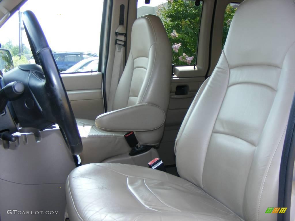 2002 E Series Van E150 XLT Passenger - Light Parchment Gold Metallic / Medium Parchment photo #6