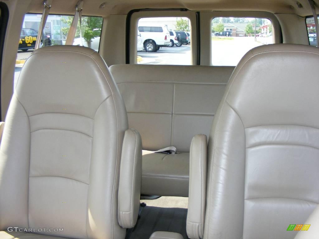 2002 E Series Van E150 XLT Passenger - Light Parchment Gold Metallic / Medium Parchment photo #7