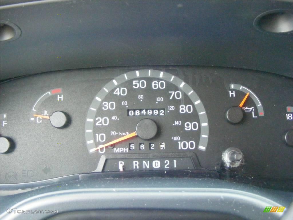 2002 E Series Van E150 XLT Passenger - Light Parchment Gold Metallic / Medium Parchment photo #9