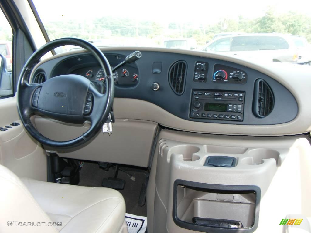 2002 E Series Van E150 XLT Passenger - Light Parchment Gold Metallic / Medium Parchment photo #11