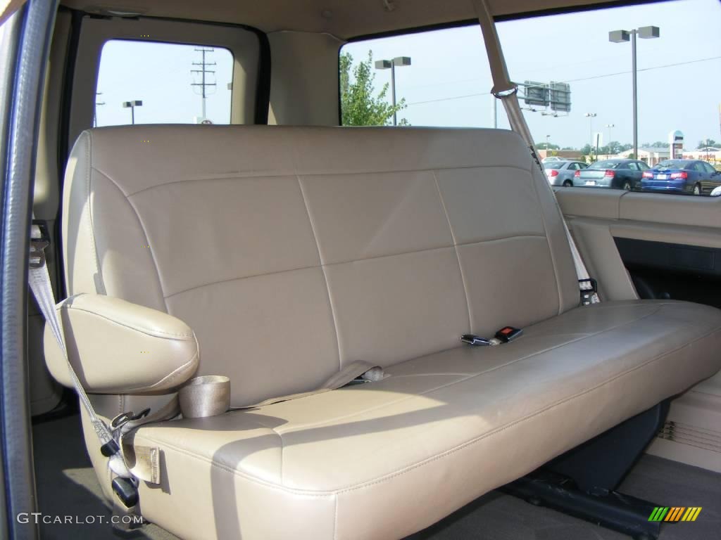 2002 E Series Van E150 XLT Passenger - Light Parchment Gold Metallic / Medium Parchment photo #13