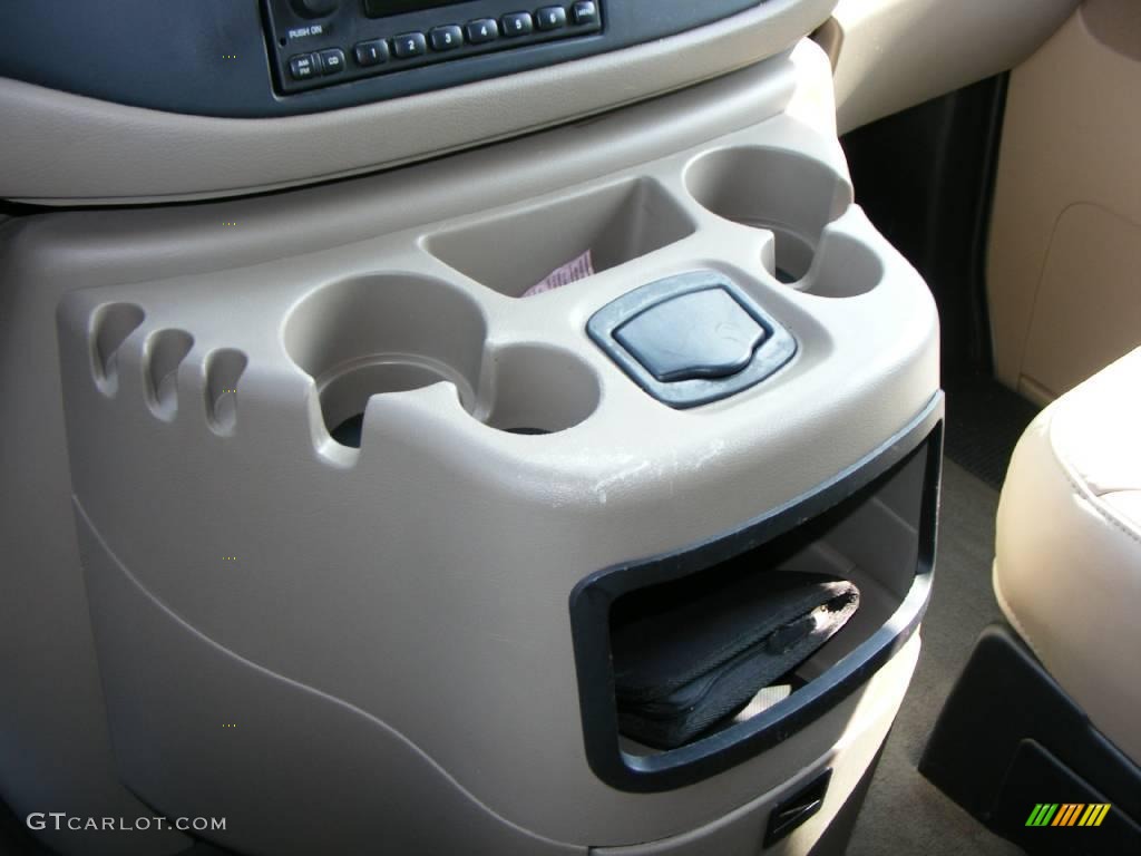 2002 E Series Van E150 XLT Passenger - Light Parchment Gold Metallic / Medium Parchment photo #16