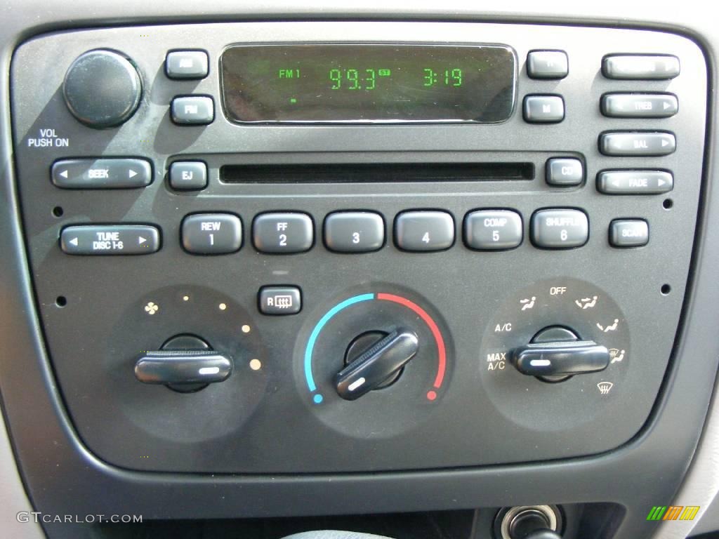 2002 Ford Taurus SES Audio System Photo #15885108