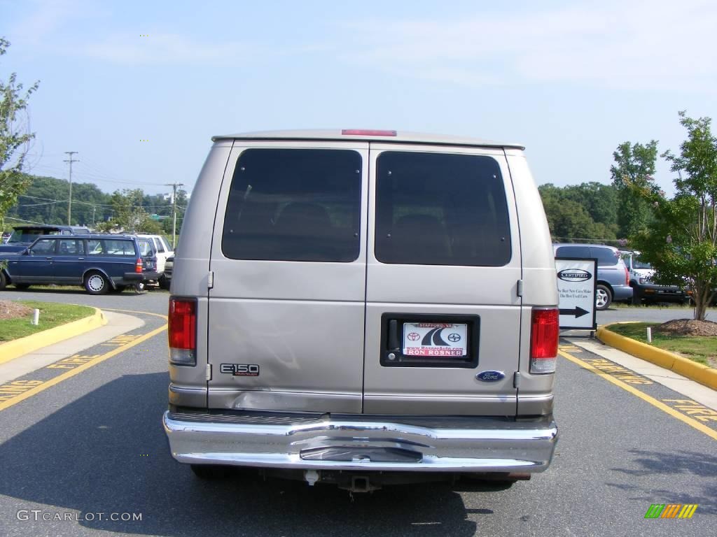 2002 E Series Van E150 XLT Passenger - Light Parchment Gold Metallic / Medium Parchment photo #20