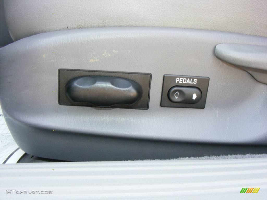 2002 Ford Taurus SES Controls Photo #15885132