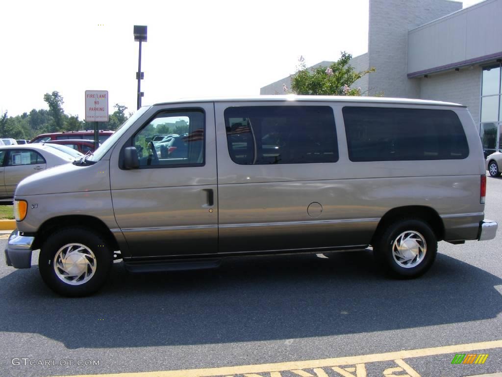 2002 E Series Van E150 XLT Passenger - Light Parchment Gold Metallic / Medium Parchment photo #21