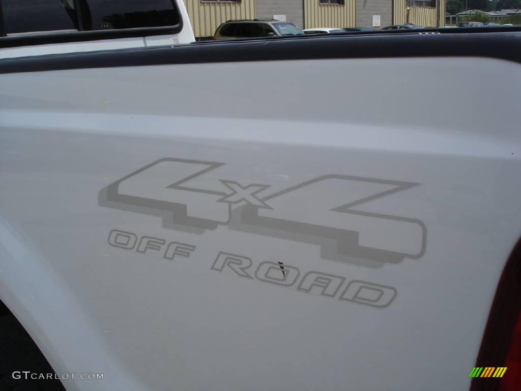 2003 F250 Super Duty XLT SuperCab 4x4 - Oxford White / Dark Flint Grey photo #2