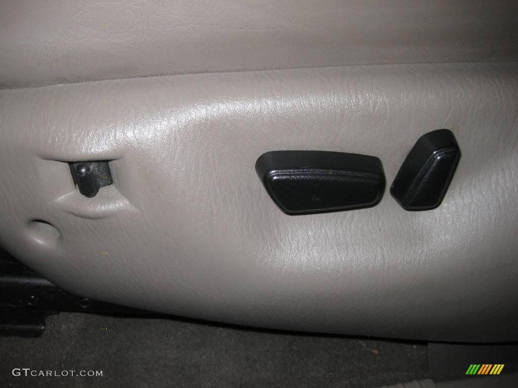 2003 Grand Cherokee Limited - Stone White / Dark Slate Gray photo #18