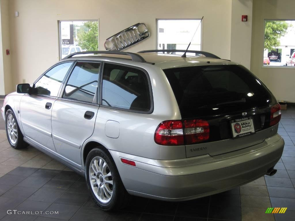 2004 V40  - Silver Metallic / Light Taupe photo #3