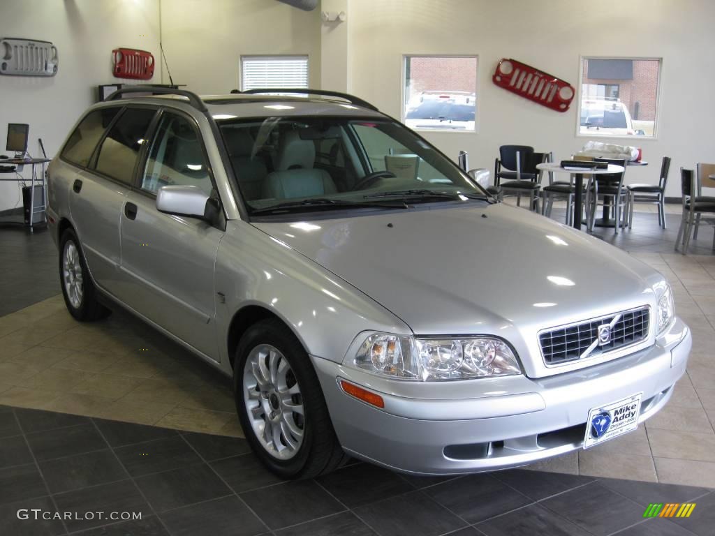 2004 V40  - Silver Metallic / Light Taupe photo #4