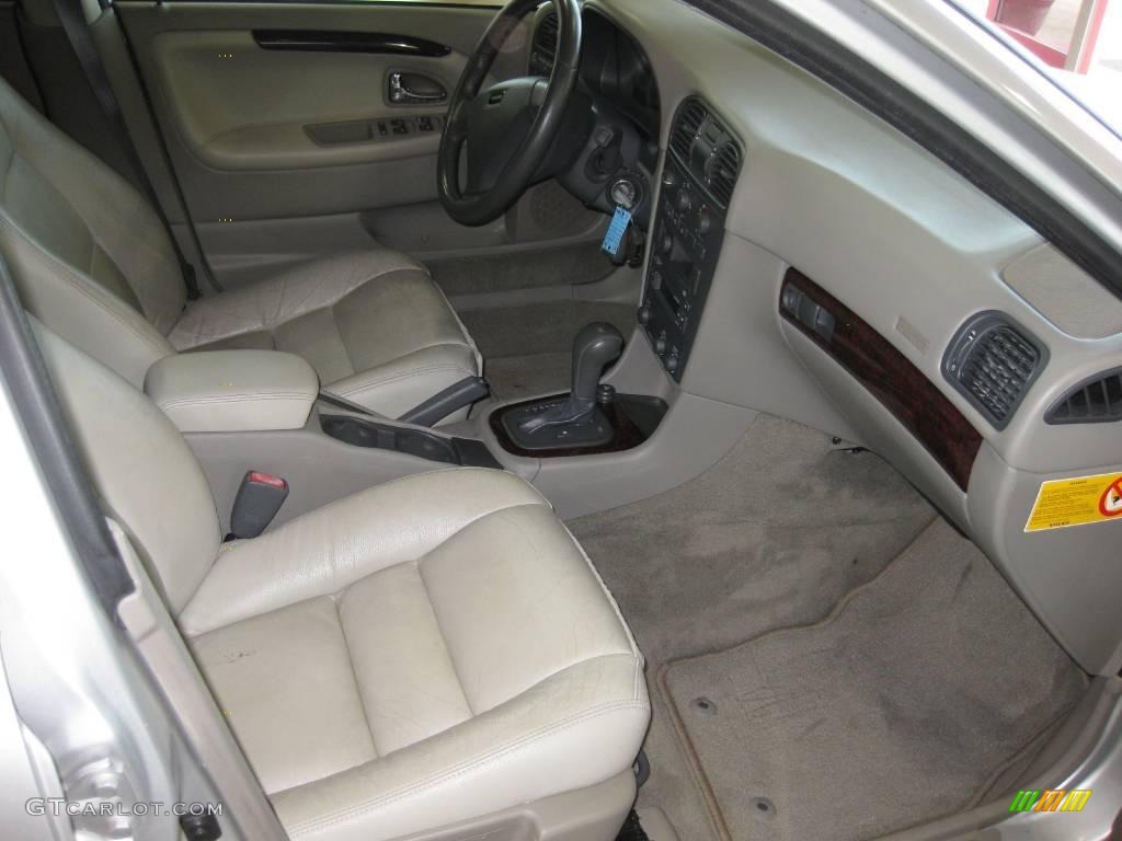 2004 V40  - Silver Metallic / Light Taupe photo #6