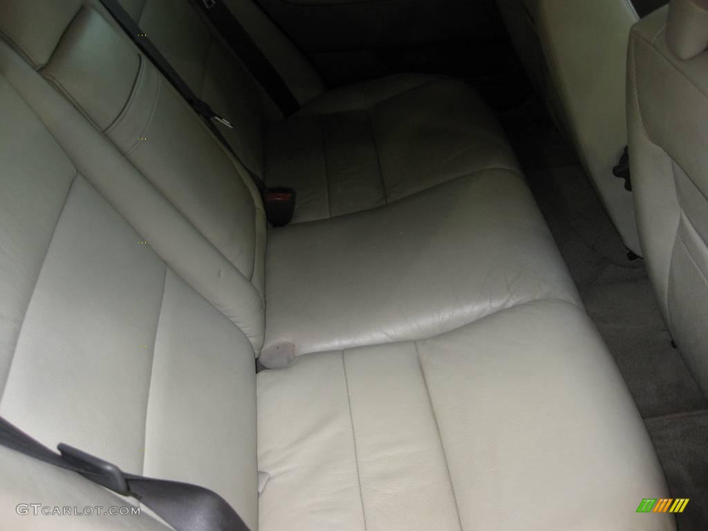 2004 V40  - Silver Metallic / Light Taupe photo #7