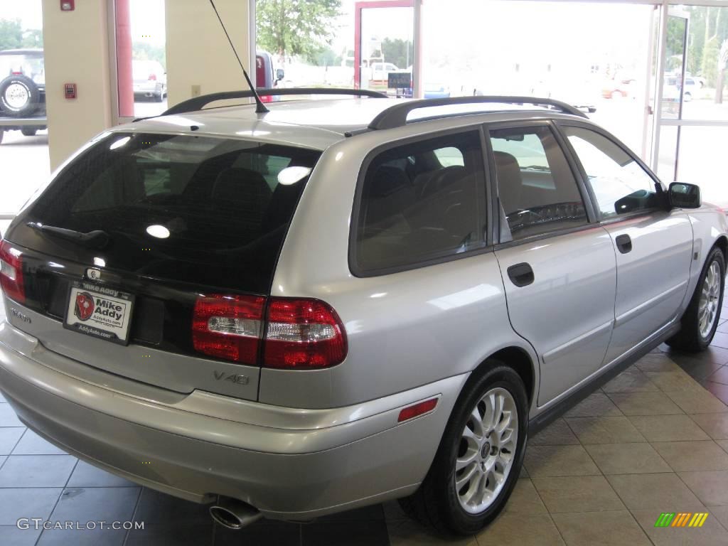 2004 V40  - Silver Metallic / Light Taupe photo #10