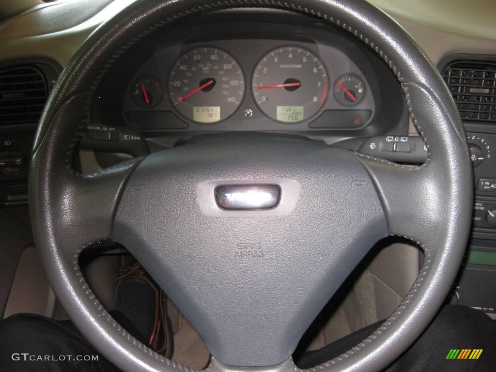 2004 V40  - Silver Metallic / Light Taupe photo #13