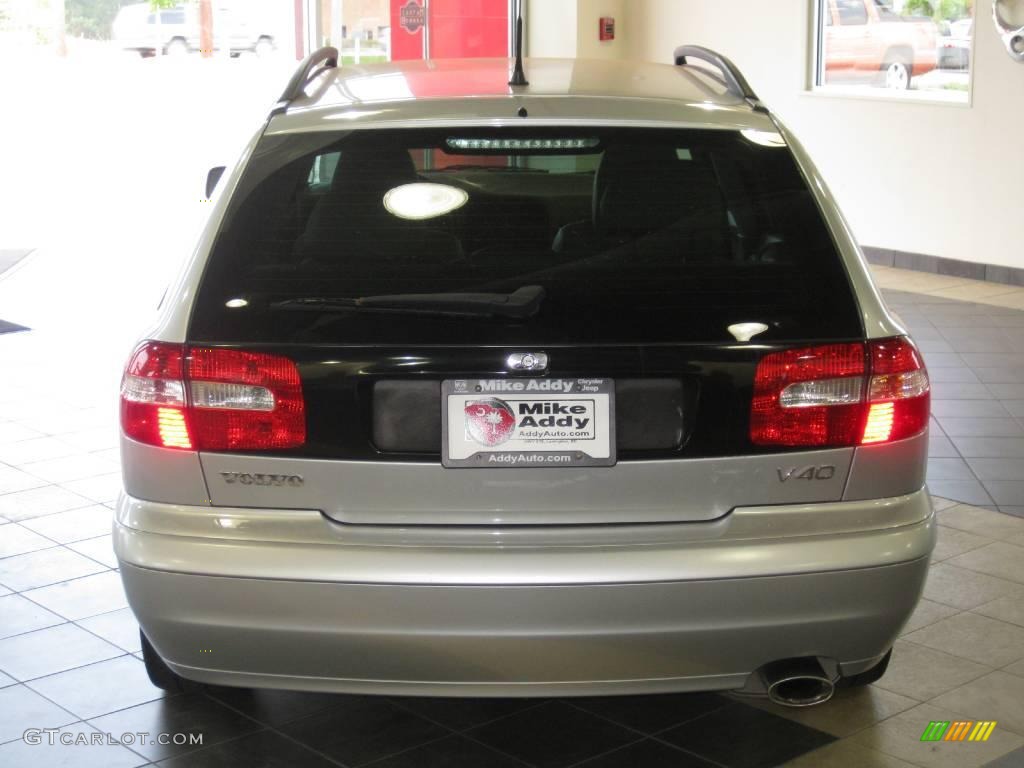 2004 V40  - Silver Metallic / Light Taupe photo #14