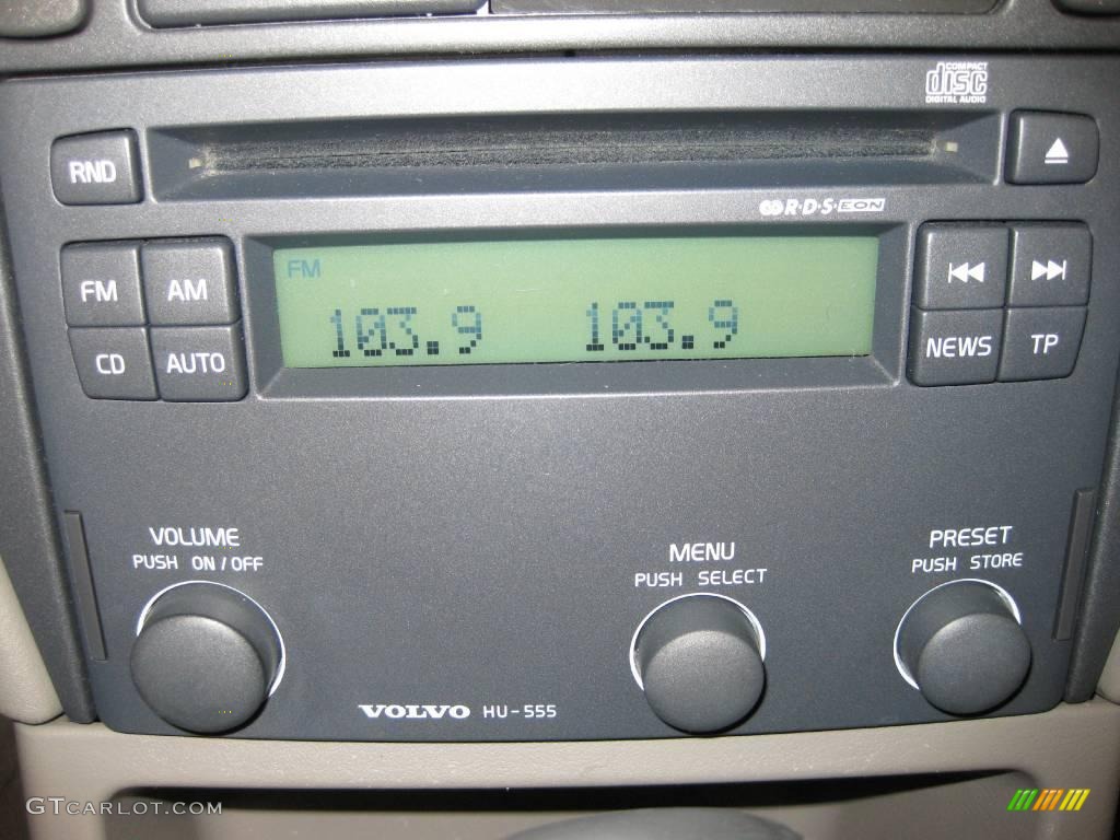 2004 V40  - Silver Metallic / Light Taupe photo #24
