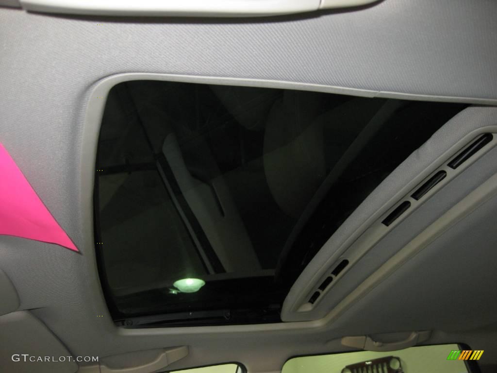 2004 V40  - Silver Metallic / Light Taupe photo #25