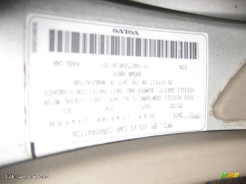 2004 V40  - Silver Metallic / Light Taupe photo #26