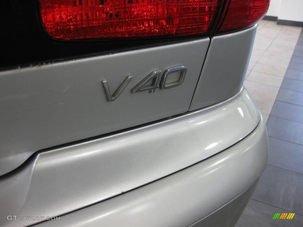 2004 V40  - Silver Metallic / Light Taupe photo #28