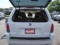 Oxford White - Mariner Luxury 4WD Photo No. 23