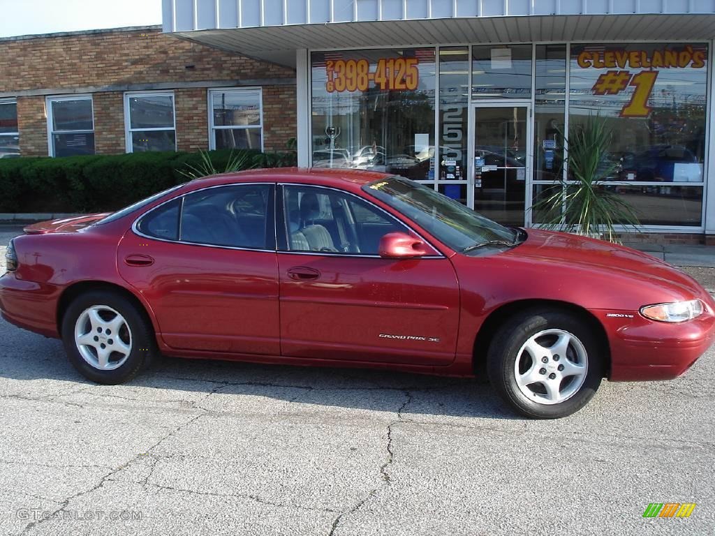 1998 Grand Prix SE Sedan - Medium Red Metallic / Graphite photo #4