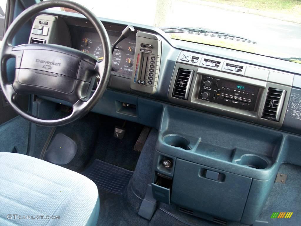 1994 Astro CS EXT Passenger Van - White / Blue photo #50