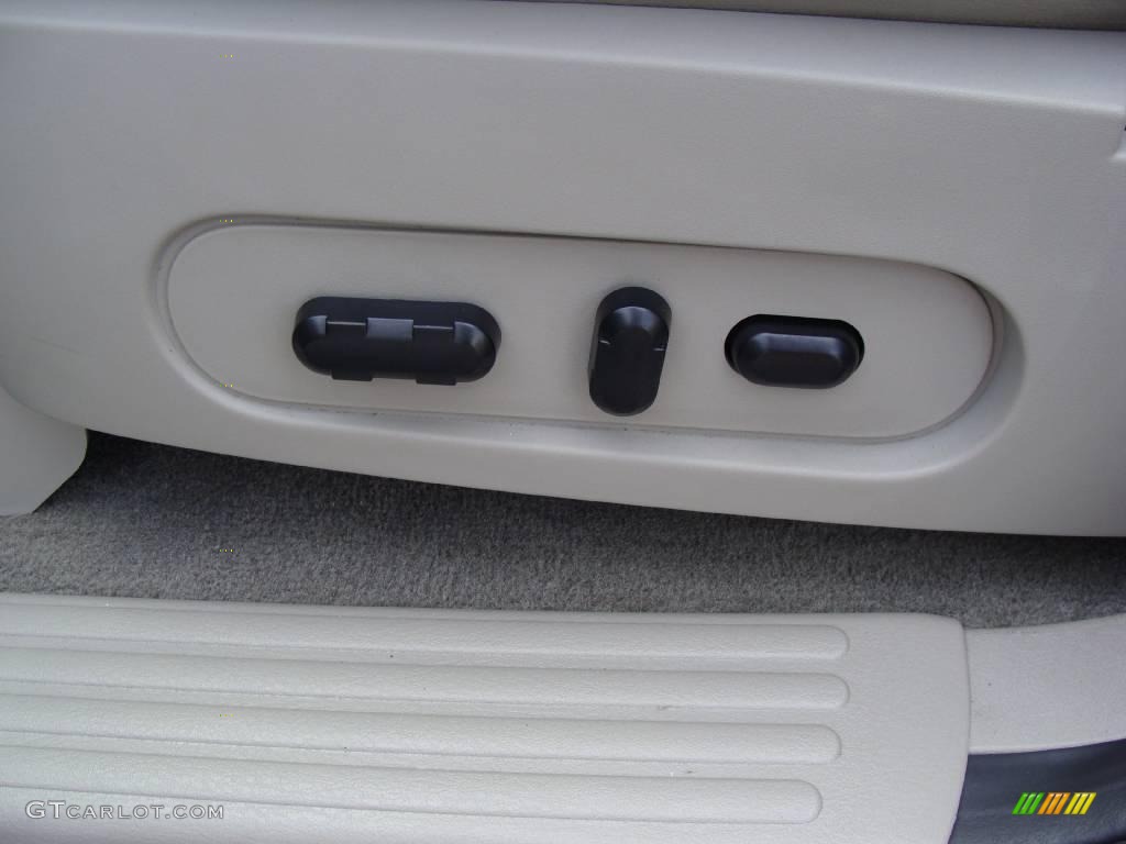 2006 Explorer XLT 4x4 - Silver Birch Metallic / Stone photo #13