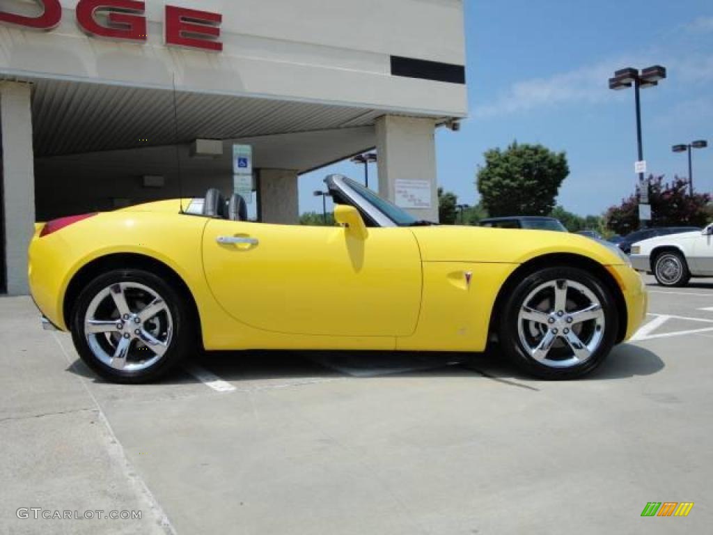 2008 Solstice Roadster - Mean Yellow / Ebony photo #2