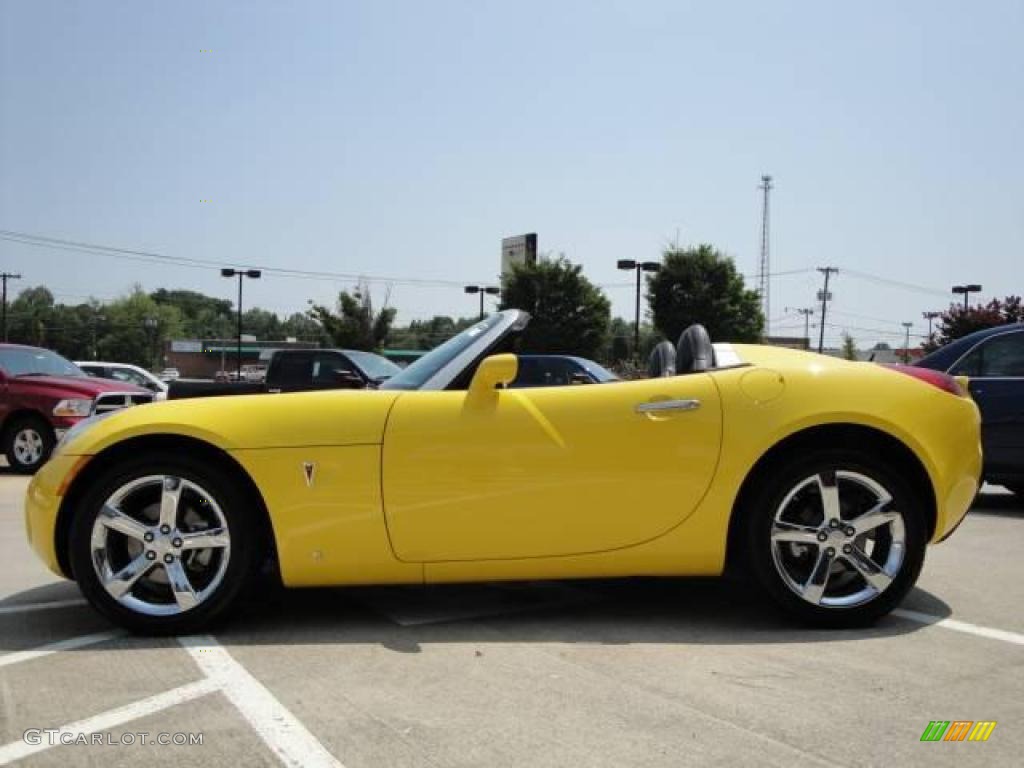 2008 Solstice Roadster - Mean Yellow / Ebony photo #6