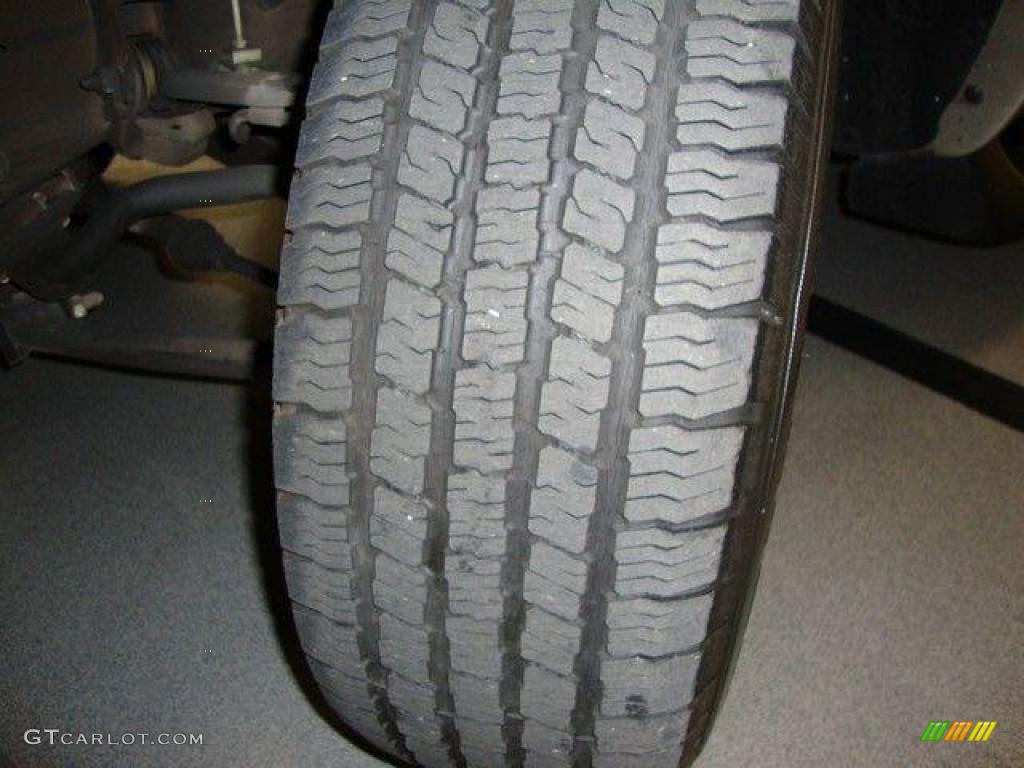 2003 Suburban 1500 LT - Light Pewter Metallic / Gray/Dark Charcoal photo #7