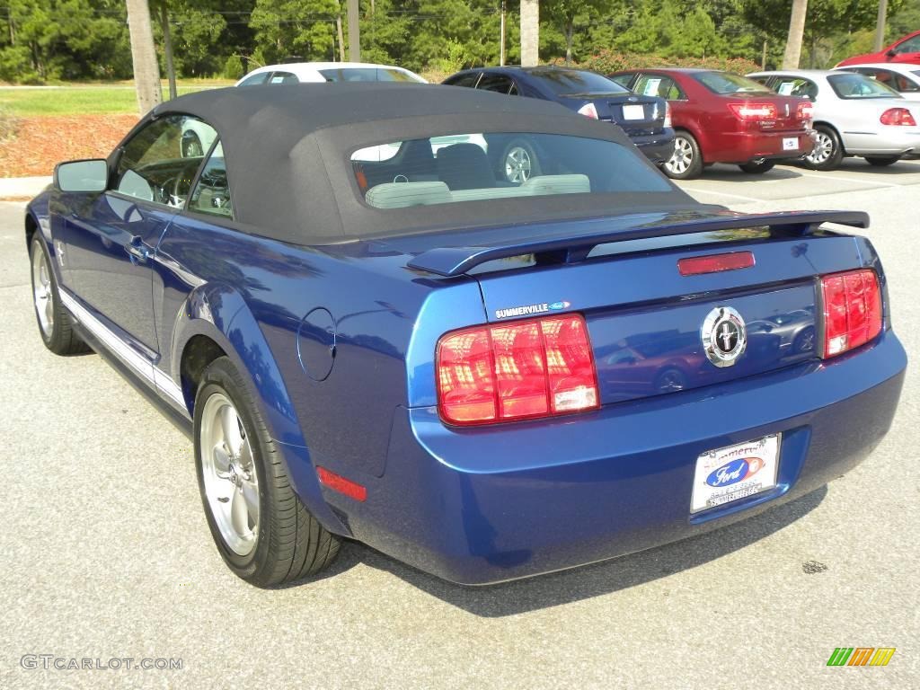2006 Mustang V6 Premium Convertible - Vista Blue Metallic / Light Graphite photo #11