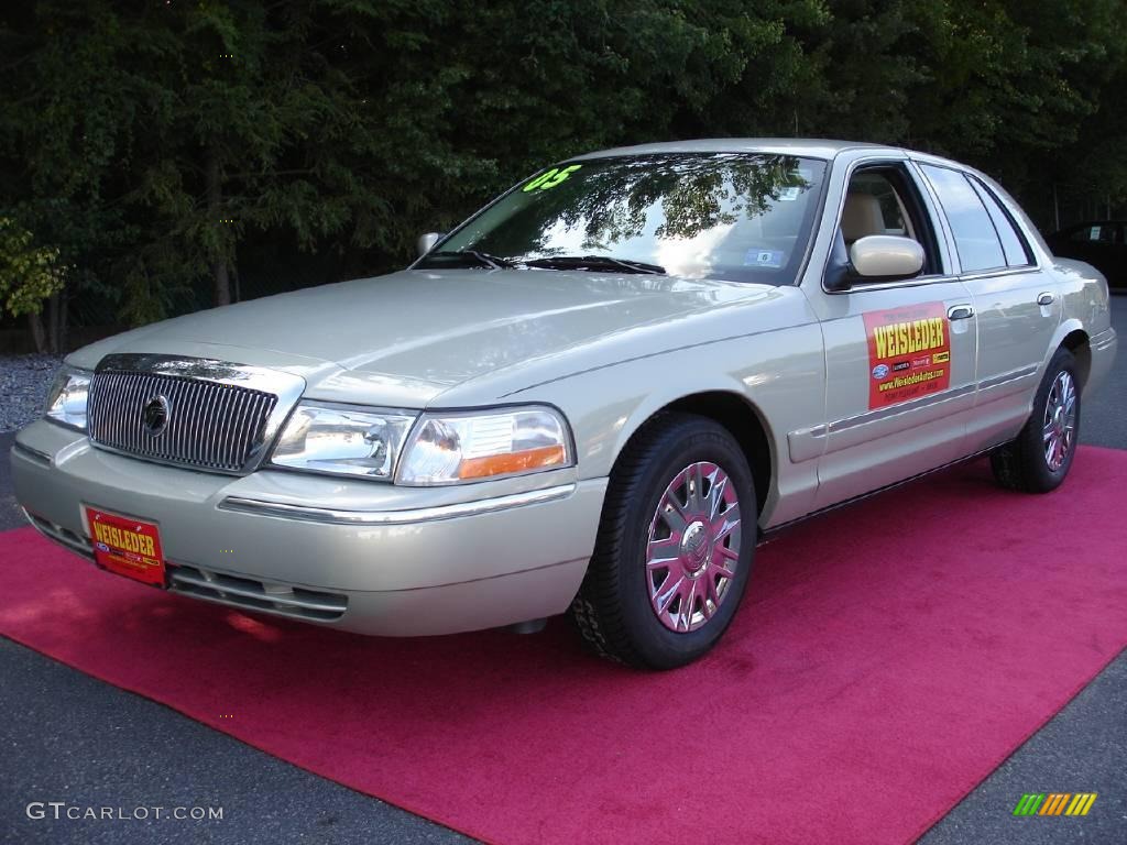 2005 Grand Marquis GS - Gold Ash Metallic / Medium Parchment photo #1