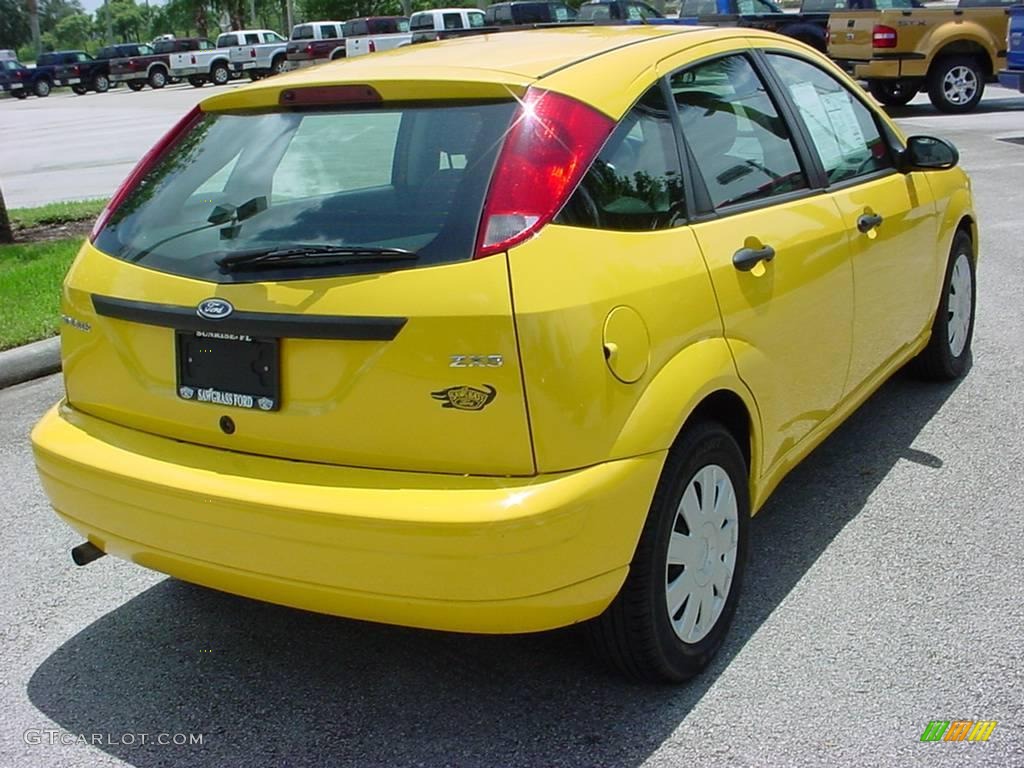 2006 Focus ZX5 S Hatchback - Screaming Yellow / Charcoal/Charcoal photo #3