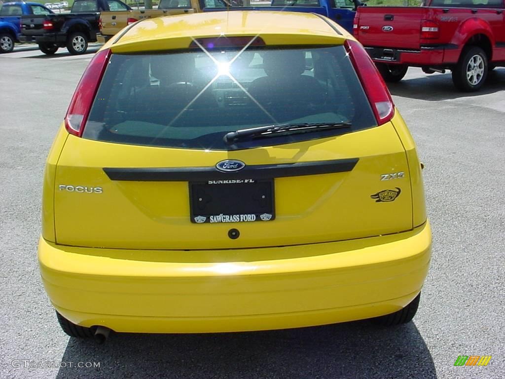 2006 Focus ZX5 S Hatchback - Screaming Yellow / Charcoal/Charcoal photo #4