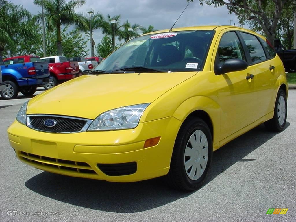 2006 Focus ZX5 S Hatchback - Screaming Yellow / Charcoal/Charcoal photo #7