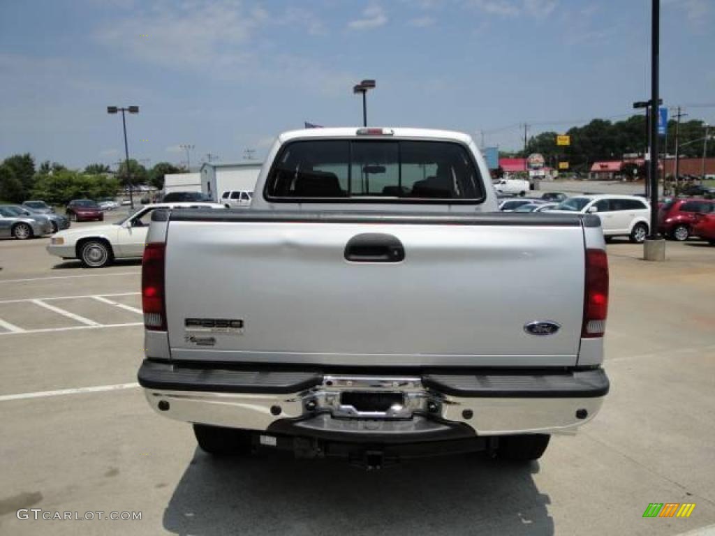 2006 F350 Super Duty Lariat FX4 Crew Cab 4x4 - Silver Metallic / Medium Flint photo #5