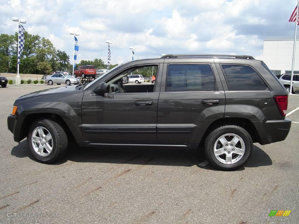 2006 Grand Cherokee Laredo 4x4 - Dark Khaki Pearl / Khaki photo #2