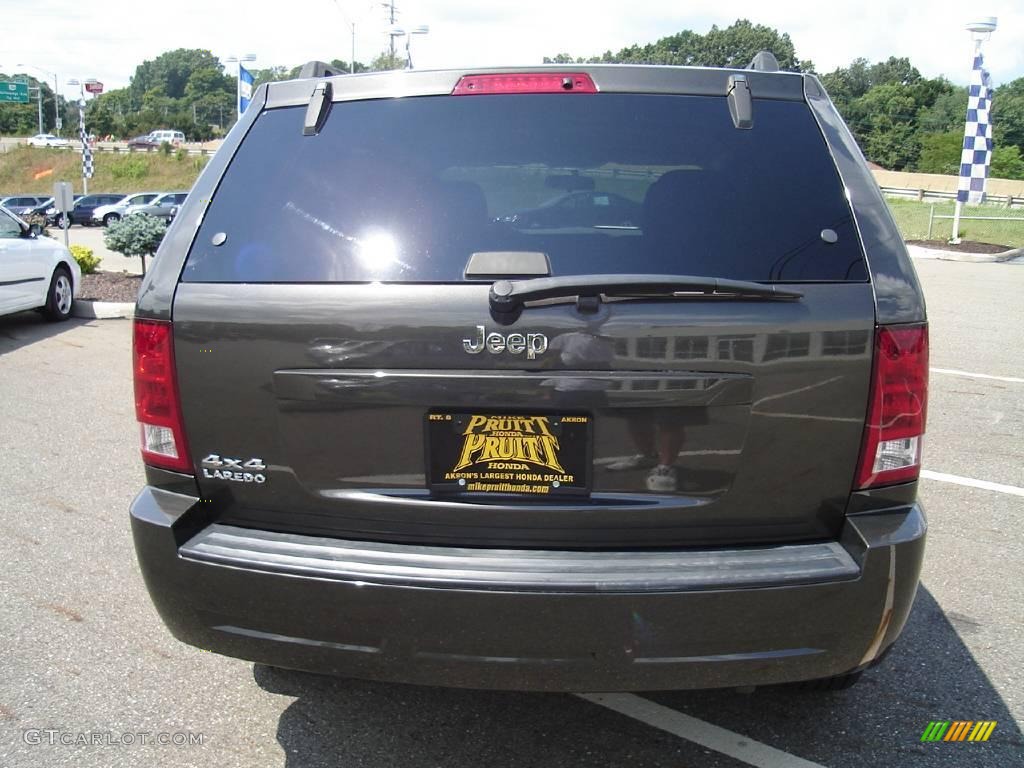 2006 Grand Cherokee Laredo 4x4 - Dark Khaki Pearl / Khaki photo #4