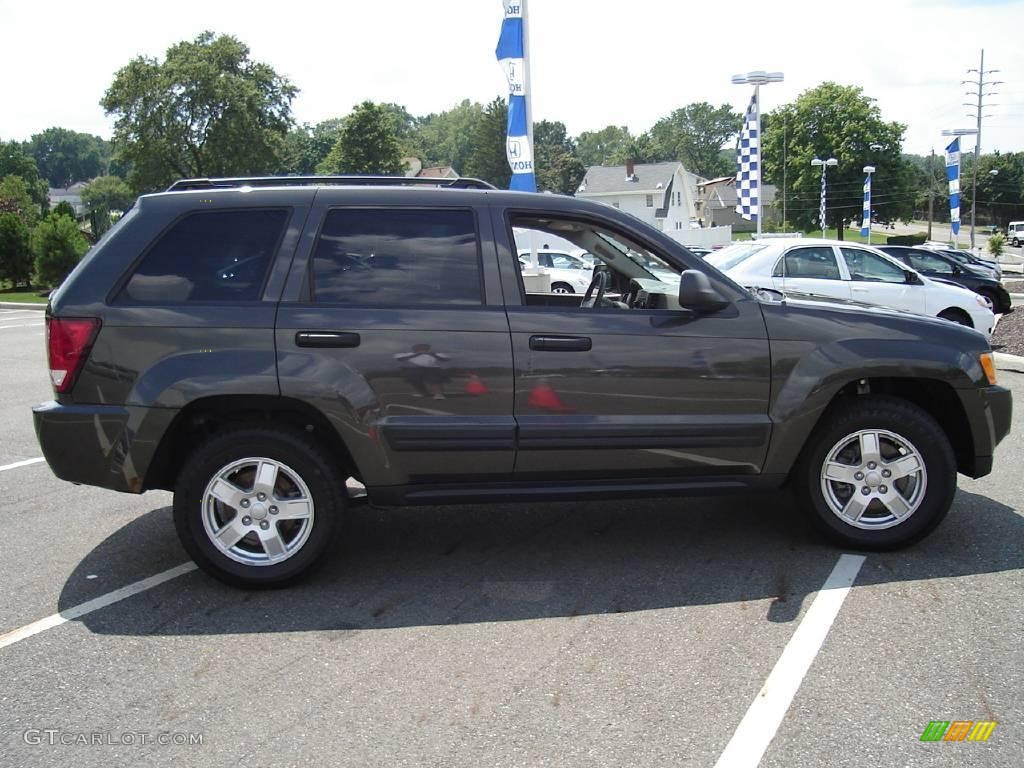 2006 Grand Cherokee Laredo 4x4 - Dark Khaki Pearl / Khaki photo #6