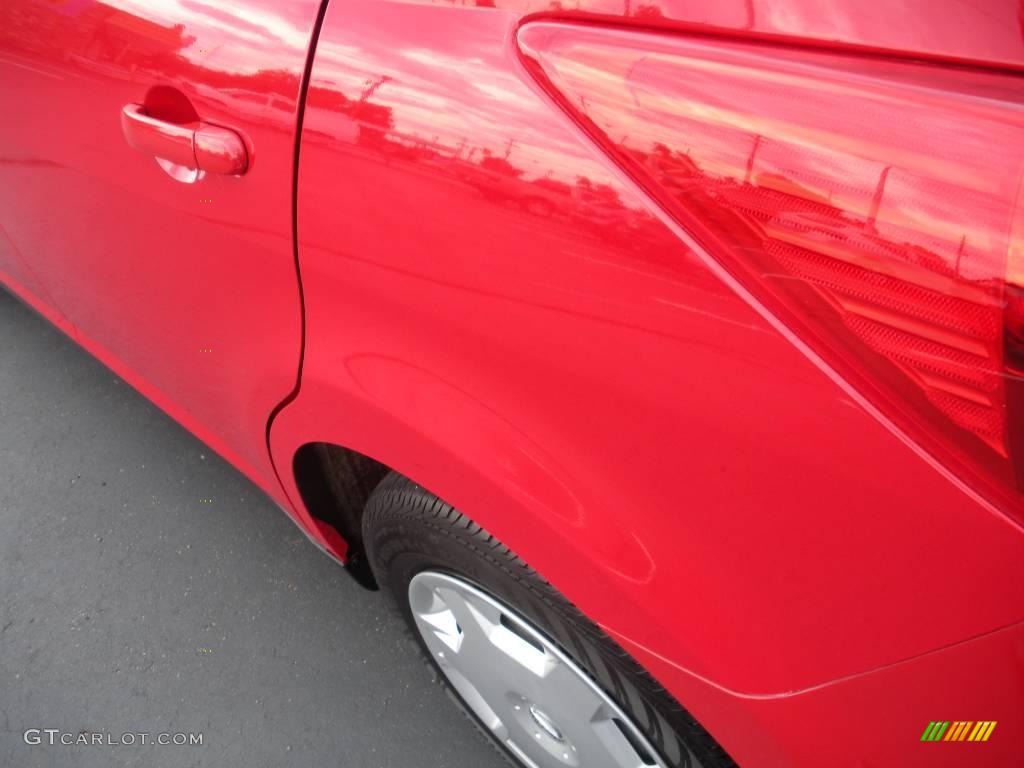 2008 Versa 1.8 S Hatchback - Red Alert / Charcoal photo #8