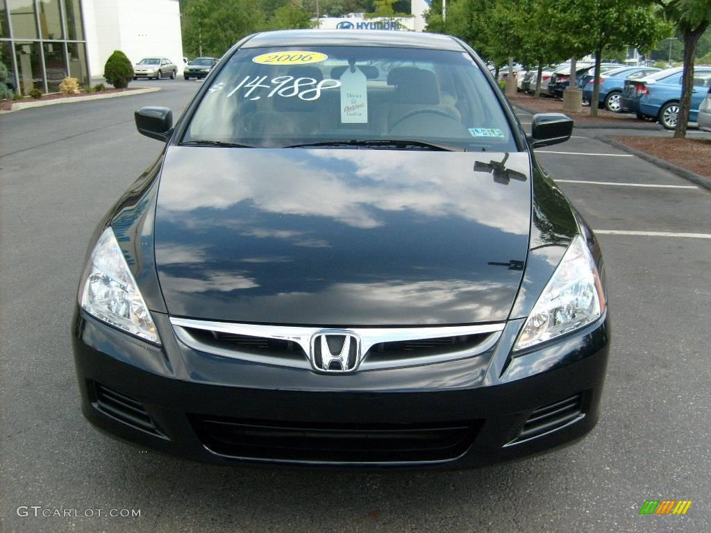2006 Accord SE Sedan - Nighthawk Black Pearl / Ivory photo #2