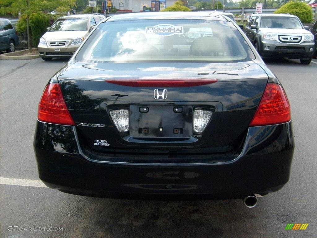 2006 Accord SE Sedan - Nighthawk Black Pearl / Ivory photo #5