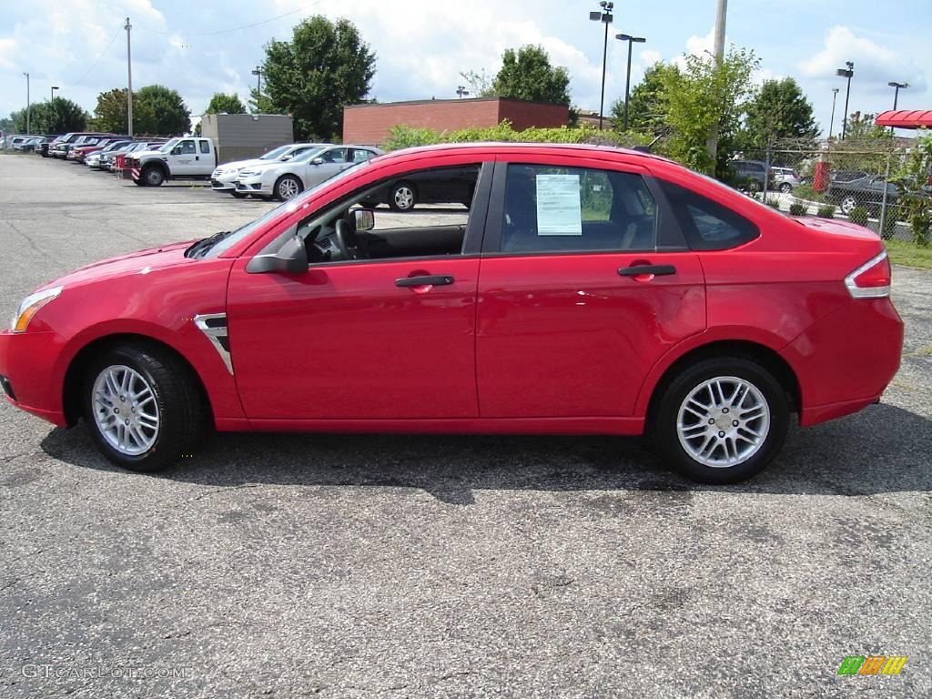 2008 Focus SE Sedan - Vermillion Red / Charcoal Black photo #2