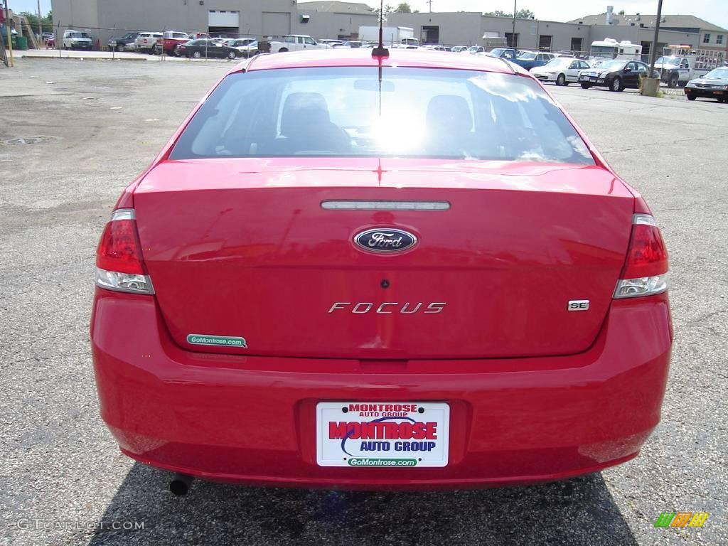 2008 Focus SE Sedan - Vermillion Red / Charcoal Black photo #4